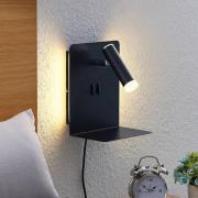 Lucande LED-Wandspot Zavi, schwarz, Stecker, Ablage, USB