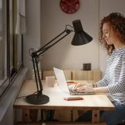 OSRAM LED-Tischlampe Office Line Desk Retro, schwarz 3.000 K